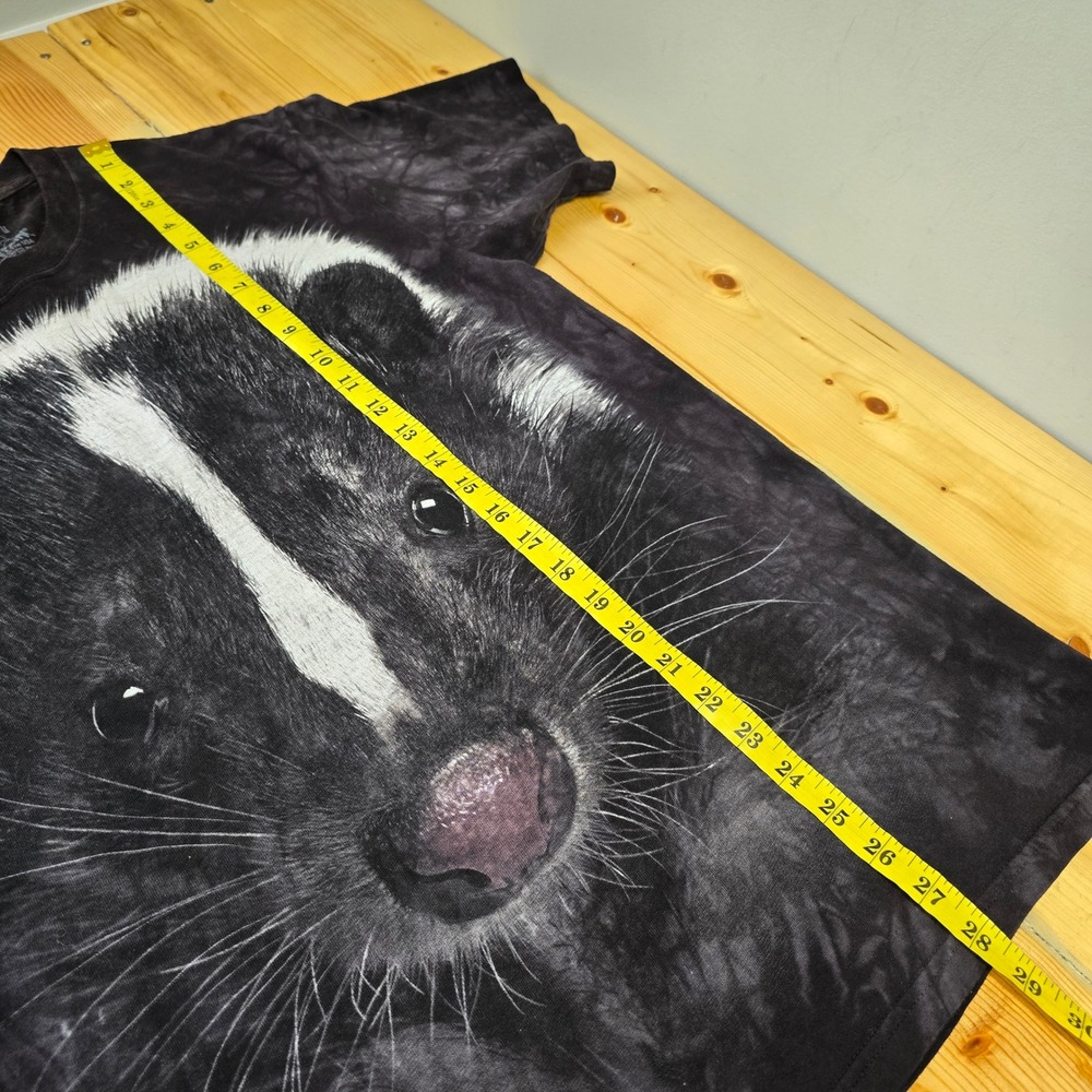 The Mountain Skunk Graphic T-Shirt Mens Medium Black Tie Dye Animal Nature Tee - Picture 7 of 8